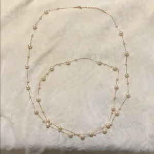 Long pearl necklace